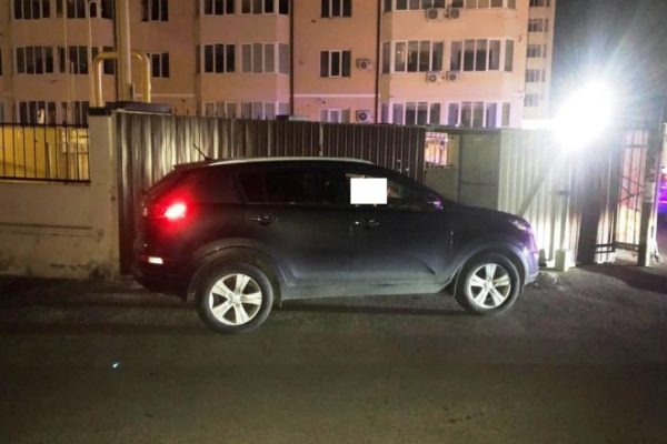 В Пятигорске ребенок попал под колеса внедорожника во дворе многоэтажки