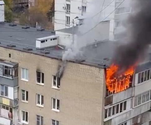 На юго-западе Москвы загорелась квартира в девятиэтажке